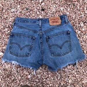 Daisy Dukes 😋 Levi’s Jean Shorts